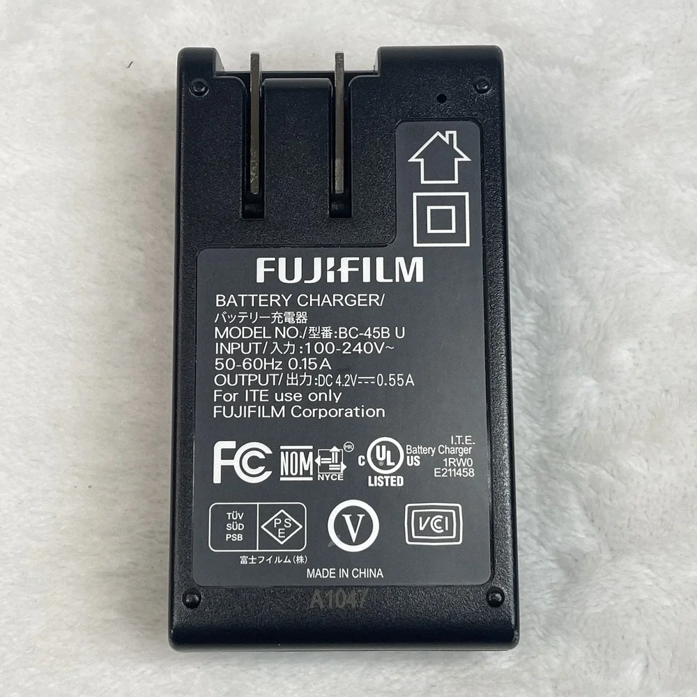 Fujifilm FinePix Z90 Red Digital Camera Bundle Case Charger Battery Card Tested